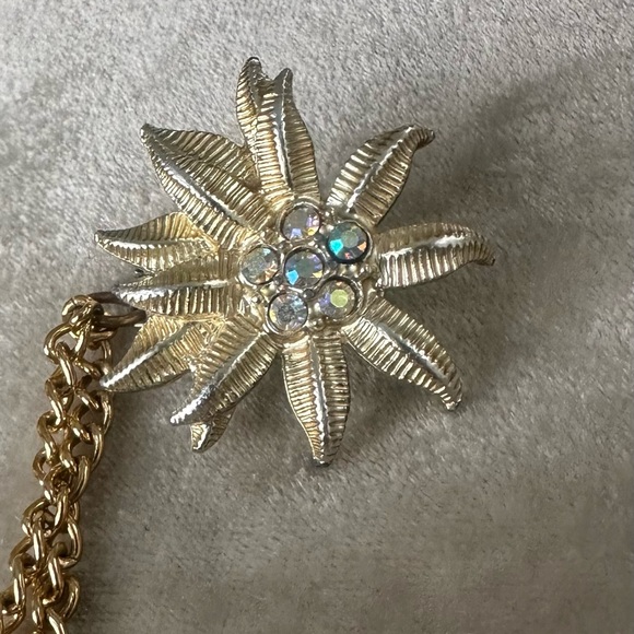 Vintage 1950’s Flower Clip / Guard Aurora Borealis  Rhinestones - Picture 2 of 6